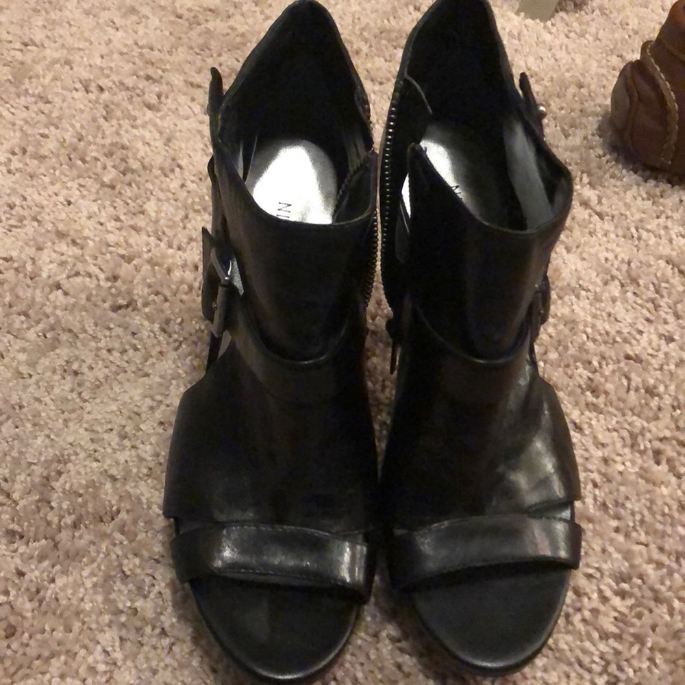 Black heels with silver buckle